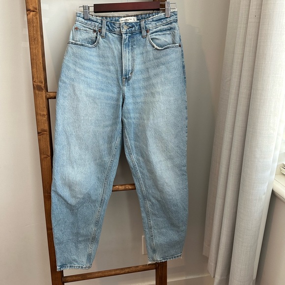 Abercrombie & Fitch Denim - Abercrombie Curve Love 80’s Mom Jean